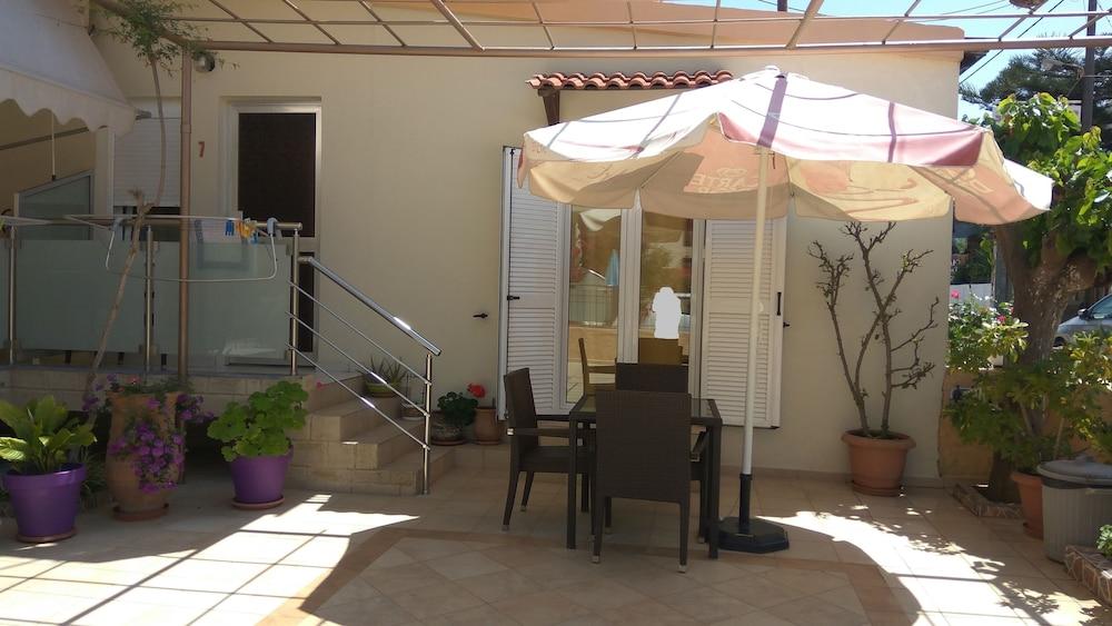 Nicolas Studios & Apartments Agia Marina  Exterior photo